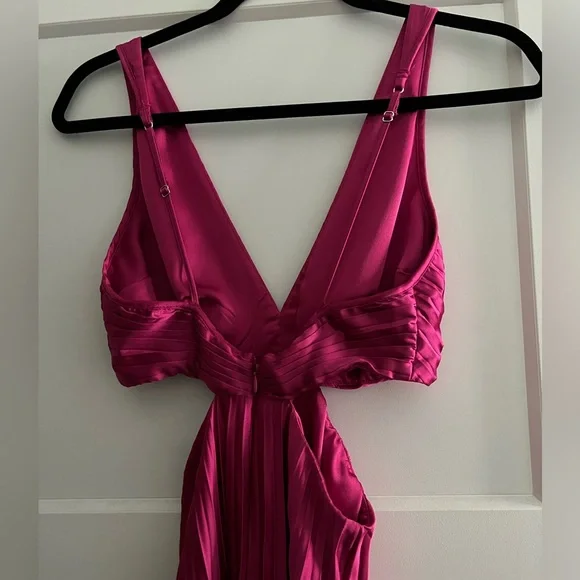 Pleated cutout Abercrombie wedding guest dress - Picture 3 of 6